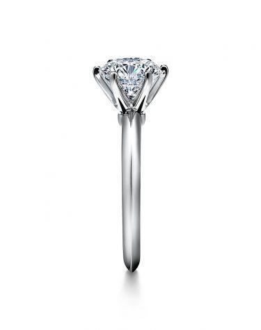 Кольцо с бриллиантом Tiffany & Co