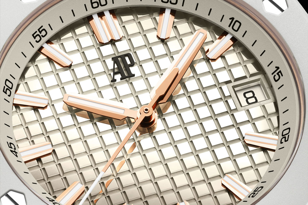 Audemars-Piguet-Royal-Oak-Offshore-Selfwinding-37-mm-RG-ivory-DIal-Close-Up-1536x1024